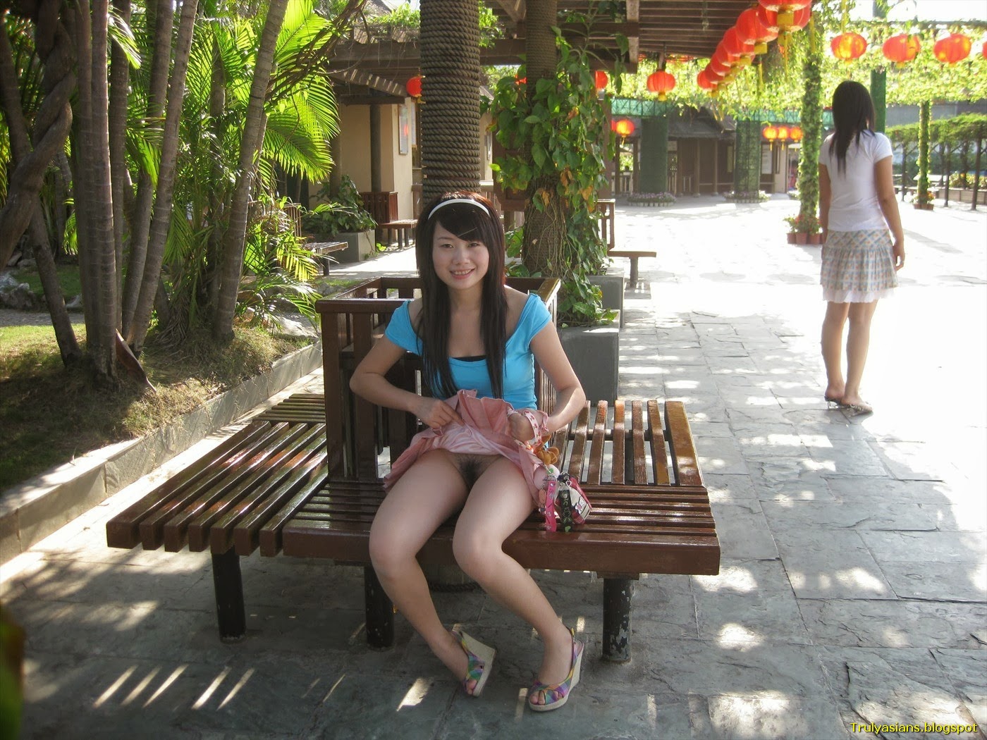 Asian bever chew Asian feet snow white